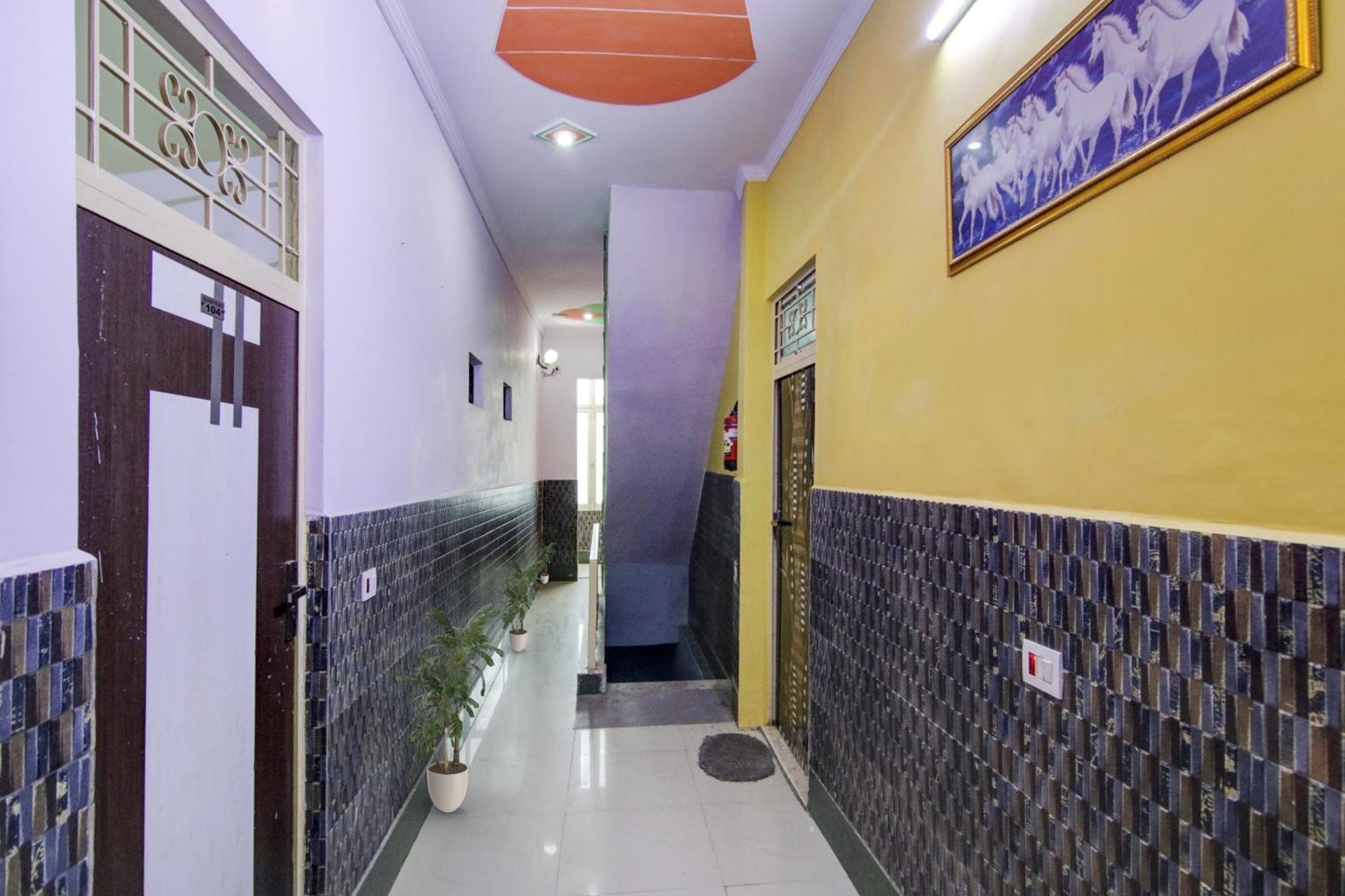 Hotel O S Palace Near Samaypur Badli Metro Station Дели Экстерьер фото